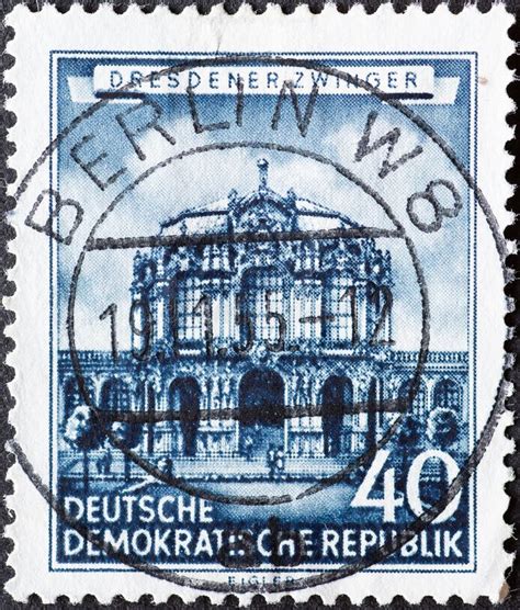 Alemania Ddr Alrededor De Un Sello Postal De Alemania Gdr Que