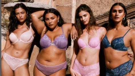 Victoria S Secret Torna Sulle Passarelle Dopo Quattro Anni Il Celebre