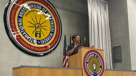 Gov. Andy Beshear stops at rallies in Louisville, Jeffersonville ahead
