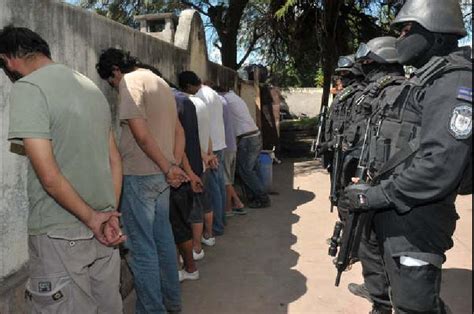 Sexteto vendía marihuana frente a una escuela en Frías Seis sujetos