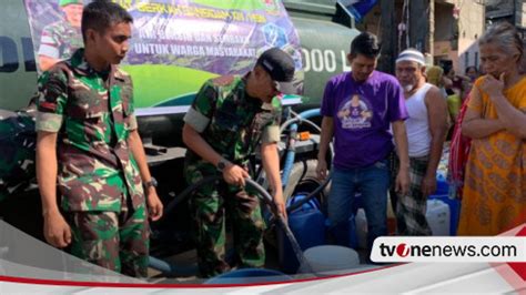 Kekeringan Di Tengah Kota Makassar Tangki Berisi Air Bersih