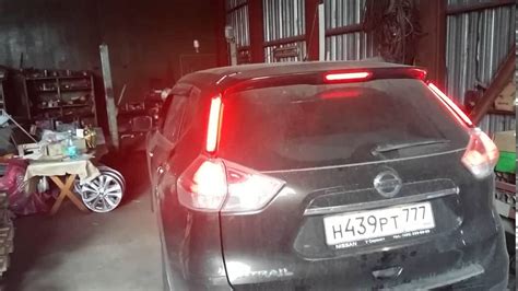 Дополнительные стоп сигналы Nissan X-TRAIL. Тюнинг задние фонари Ниссан ...
