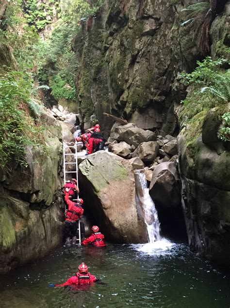 3 teenage boys rescued after getting stuck in West Vancouver canyon | News