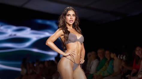 Beach Bunny Swimwear Fashion Show Miami Swim Week 2022 2023 Paraiso