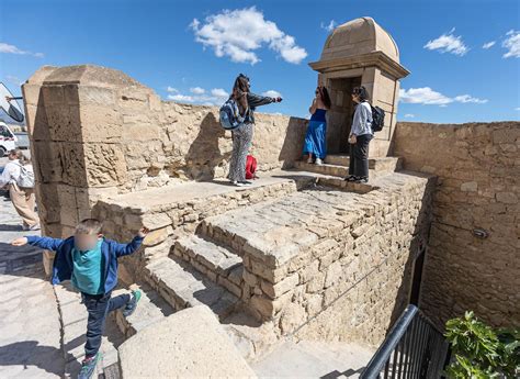 Los peligros del Castillo de Santa Bárbara y las imprudencias de sus