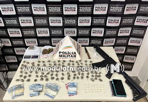 Homem é Procurado Pela Polícia Após Drogas E Caderno Do Tráfico Serem