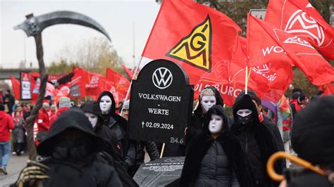 VW In Krise Jetzt Drohen Warnstreiks Von IG Metall