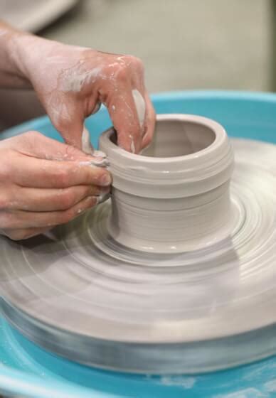 Beginner's Wheel Throwing Pottery Course Sydney | Gifts | ClassBento