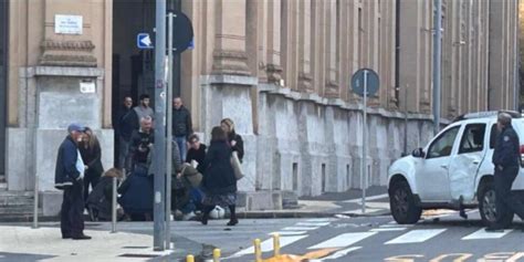 Incidente A Messina Scontro Tra Un Auto E Uno Scooter Ferito Uno