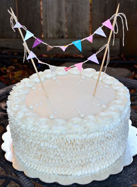 Traylor Made Treats Buttercream Ruffle Cake