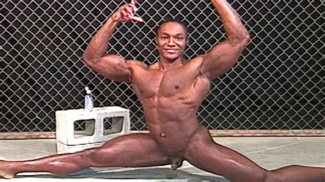 BODYBUILDER ANDRE STEELE Does The Splits Naked