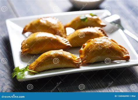 Empanada Bolas De Masa Hervida Rellenas Con La Carne Y La Verdura