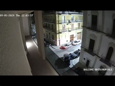 Gravina Rubano Un Auto In Pieno Centro Furto Ripreso Dal Sistema Di