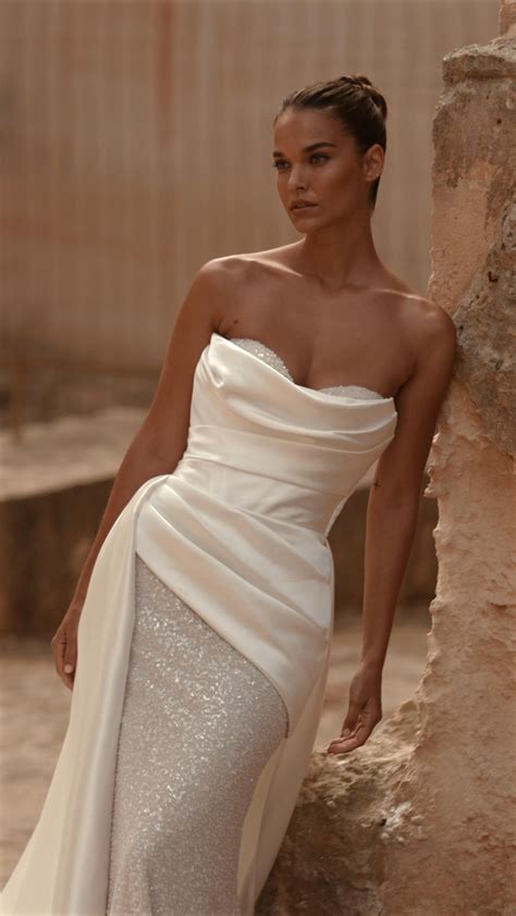 Aminata Fitted Wedding Dress Bridal Gown Strapless Wedding Gown