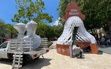 Inicia La Instalaci N De Adornos Por El De Septiembre El Sol De