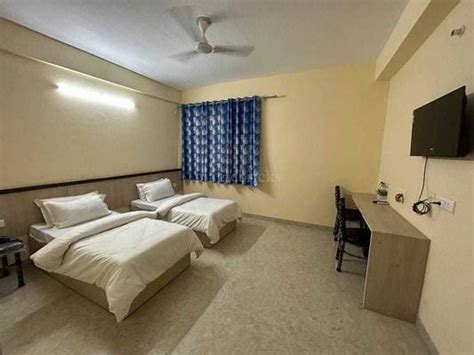 103 Pg And Paying Guest Near Amity University