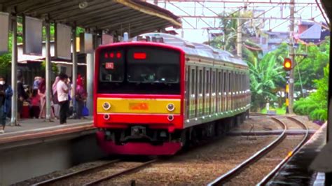 Melihat Perkembangan Pembangunan Stasiun Pondok Cina Plus Hunting KRL