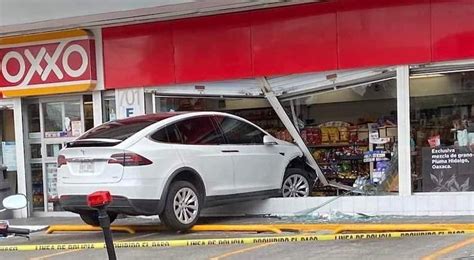 Choca Tesla Contra Oxxo En Hidalgo