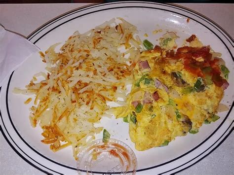 The Tiny Restaurant In Illinois That Secretly Serves The Best Omelets