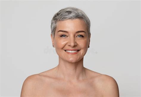 1 182 Short Hair Nude Woman Stock Photos Free Royalty Free Stock Photos From Dreamstime
