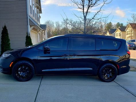 2023 Chrysler Pacifica Touring L With 20x9 5 Replica Tech Rt10 And Toyo