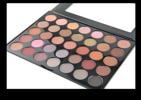 35 Natural Color Makeup Eyeshadow Palette Private Label Matte Eye