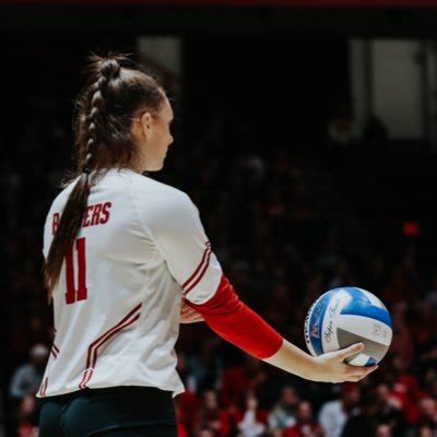 Izzy Ashburn, Setter, Defensive specialist, Wisconsin Badgers - NIL ...