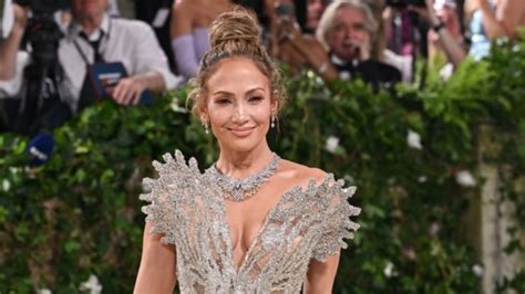 Jennifer Lopez Na Met Galu Stigla U Goloj Haljini S Milijuna