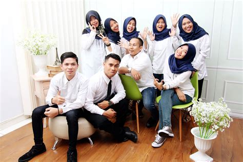 Foto Studio Tema Baju Hitam Putih Elegan 16 Inspirasi Foto Prewedding