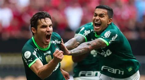 Raphael Veiga faz revelação sobre Dudu no Palmeiras