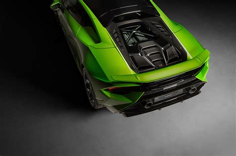 Automobili Lamborghini presents the Huracán Tecnica Twisted Male Mag