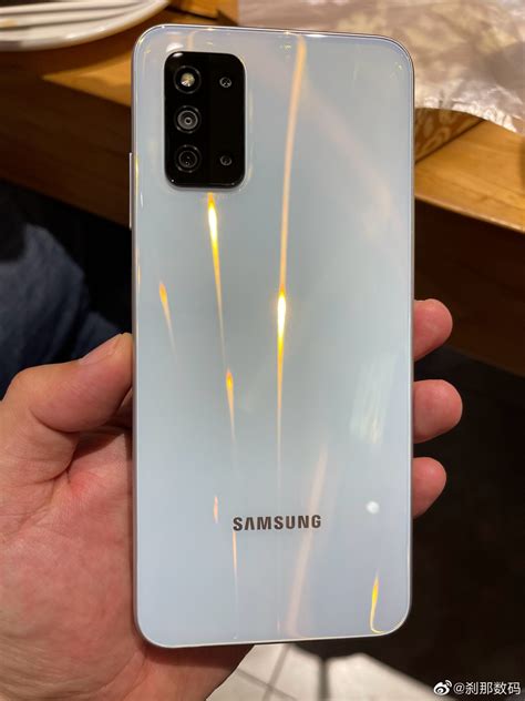 Почти как бестселлер Galaxy A52, но дешевле? Первые фотографии и ...