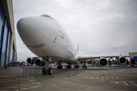 ‘Still jaw-dropping’: Last Boeing 747 takes the stage in Everett | HeraldNet.com