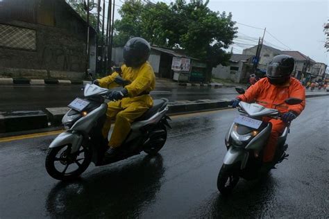 Foto 5 Cara Hindari Bahaya Naik Motor Di Musim Hujan