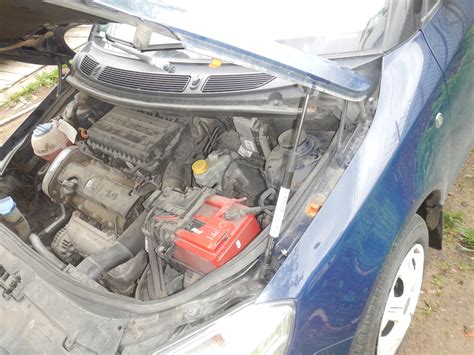 Амортизатор капота и крышка замка багажника — Skoda Fabia Mk2, 1,4 л ...