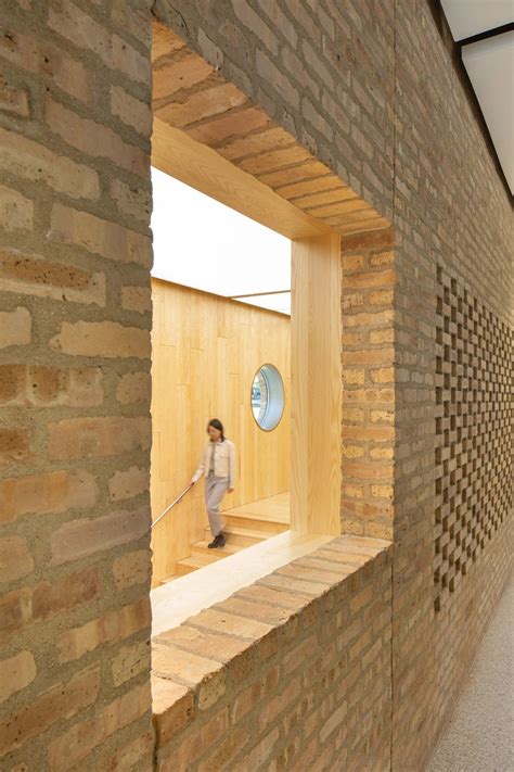 John Ronan Architects Creates Circular Brick Building For Chicago Park