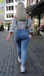 Candid Girl Booty In Tight Jeans Niceupskirt