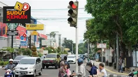 Tak Ada Akhlak Sopir Bus Nekat Terobos Lampu Merah Hingga Sukses Bikin