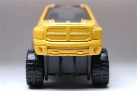 ホットウィールのDODGE RAM DHR のレビュー巨大なグリルがカッコいい漢のピックアップ Hot Wheels 情報まとめ ホットウィール にわかマニア