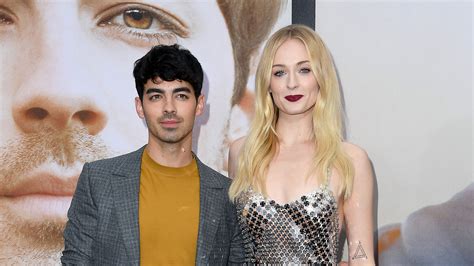 Joe Jonas Almost Kissed Sophie Turners Game Of Thrones Stunt Photo