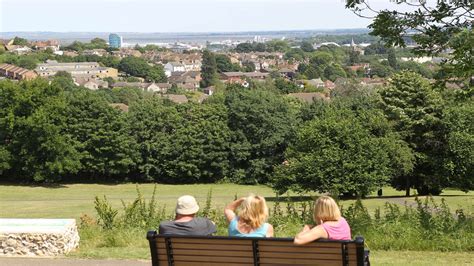 Broomhill Park Strood Offers Panoramic Views Play Parks And Picnic