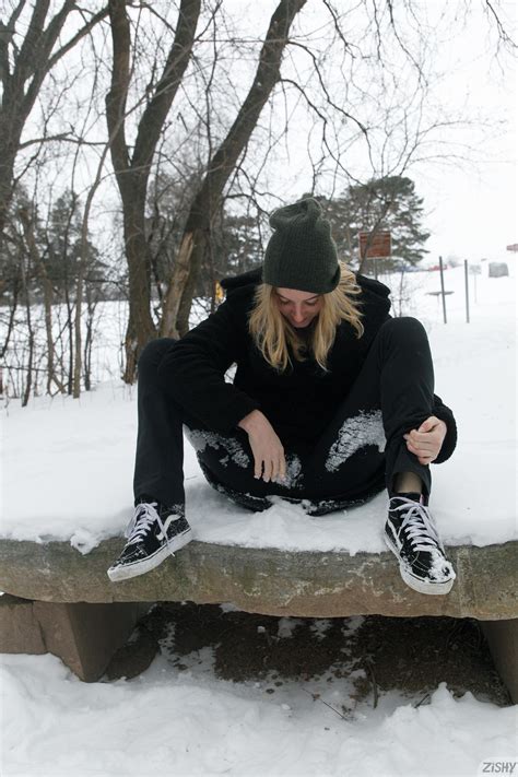 Meadow Brink In Frozen Meadows - Zishy