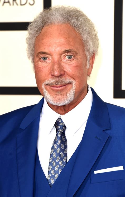 Sir Tom Jones Dating Priscilla Presley Almost One Year After Wife S Death She S A Lovely Lady