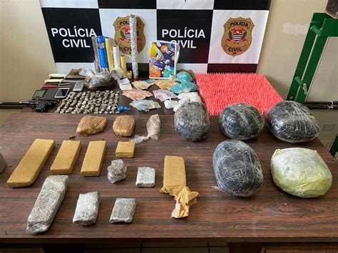 Pol Cia Apreende Kg De Drogas E Prende Suspeito De Integrar