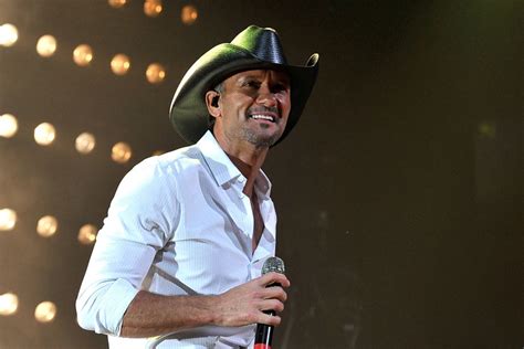 Tim McGraw Gives Fans a 'Blue Christmas' Gift on Christmas Eve