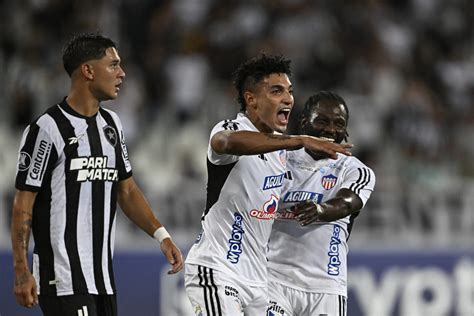 Botafogo perde para Atlético MG e vantagem na ponta cai para 7 Entre