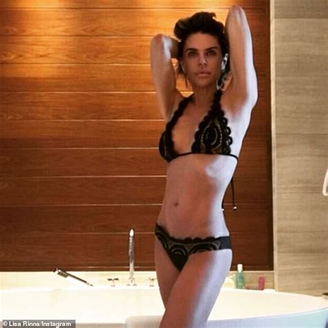 Lisa Rinna Shows Off Her Stunning Figure In Thirsty Bikini Selfie Hot Lifestyle News