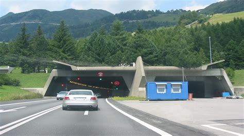 First breakthrough on Second Gotthard Tunnel - Tunnels