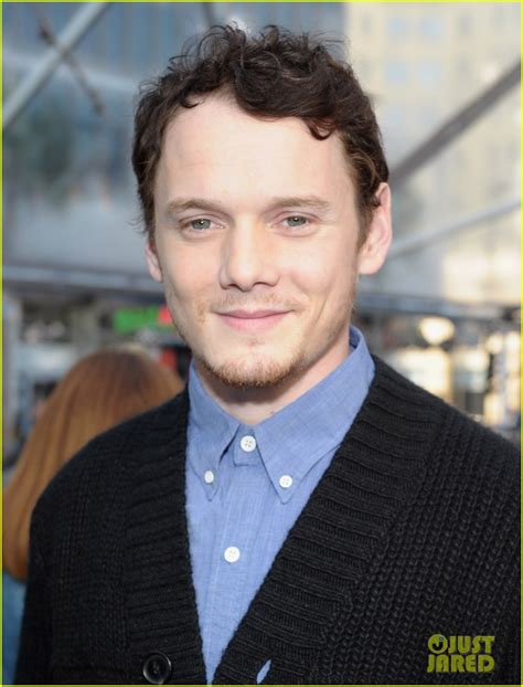 anton yelchin smurfs hand footprint ceremony photo  anton