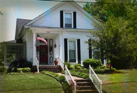 Claiborne House Bed and Breakfast - FrightFind